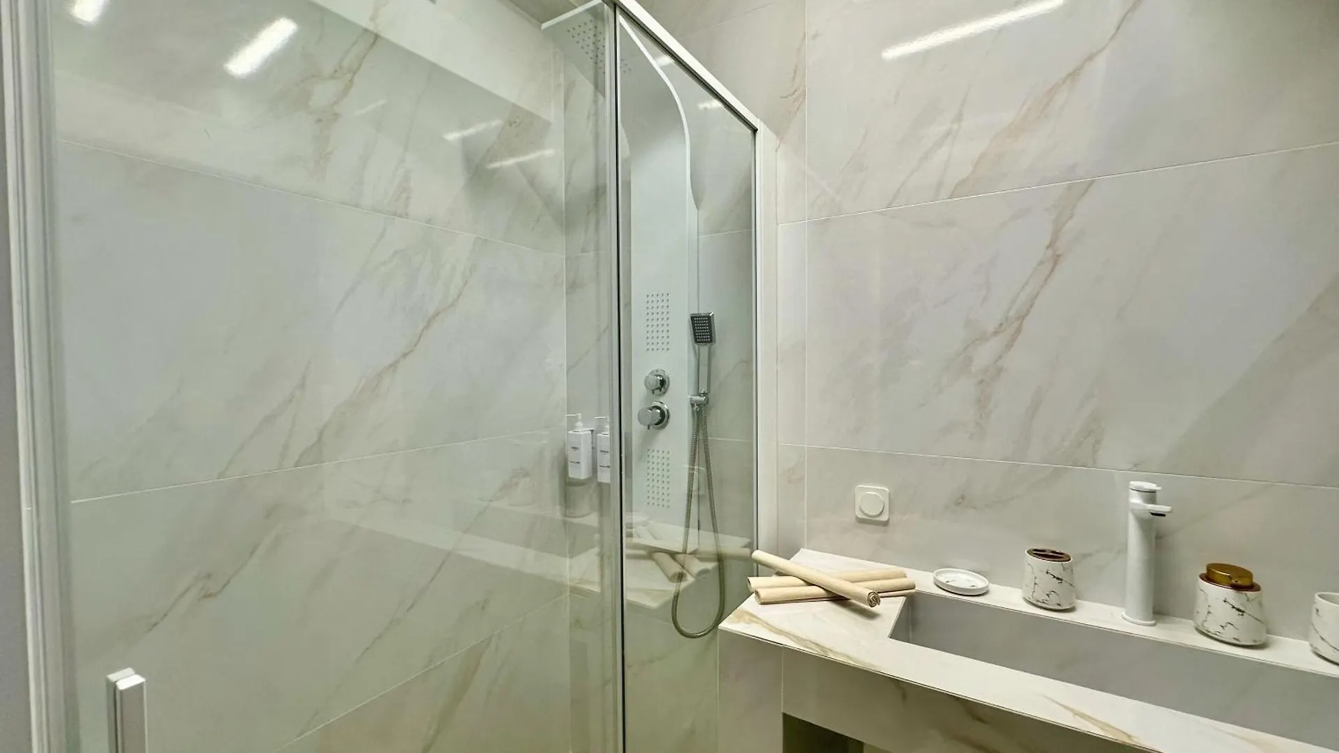 Four Seasons - The Crown Apartment Salonicco