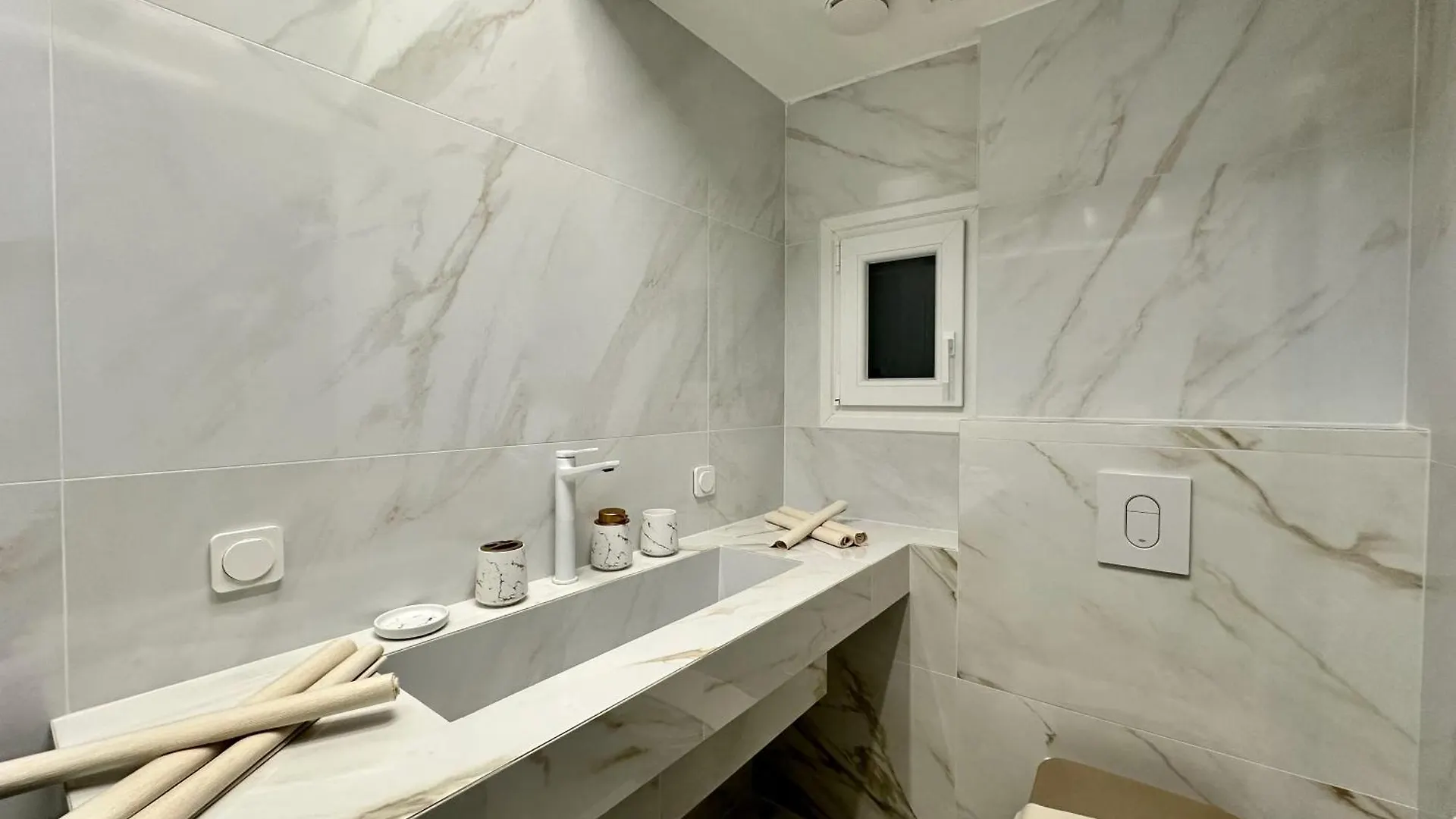 Four Seasons - The Crown Apartment Salonicco 0*,  Grecia