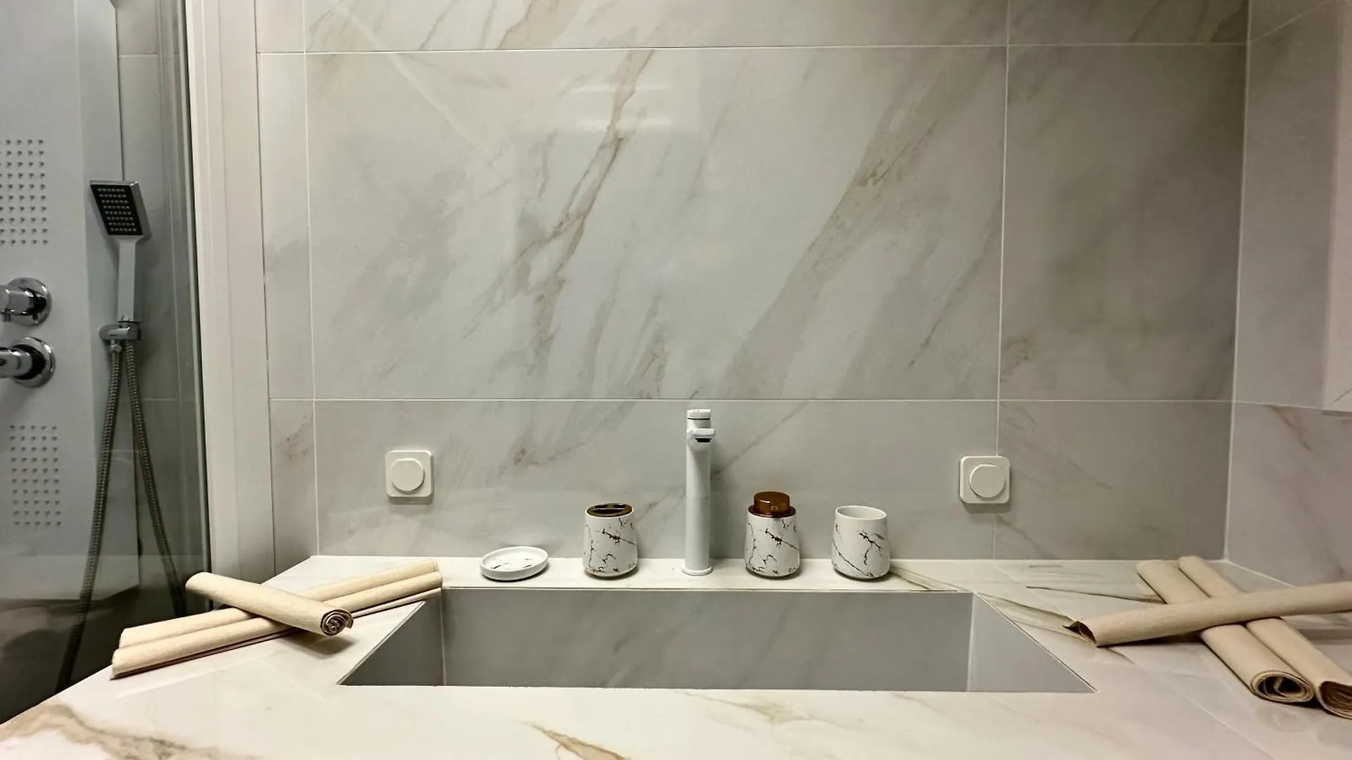 Four Seasons - The Crown Apartment Salonicco