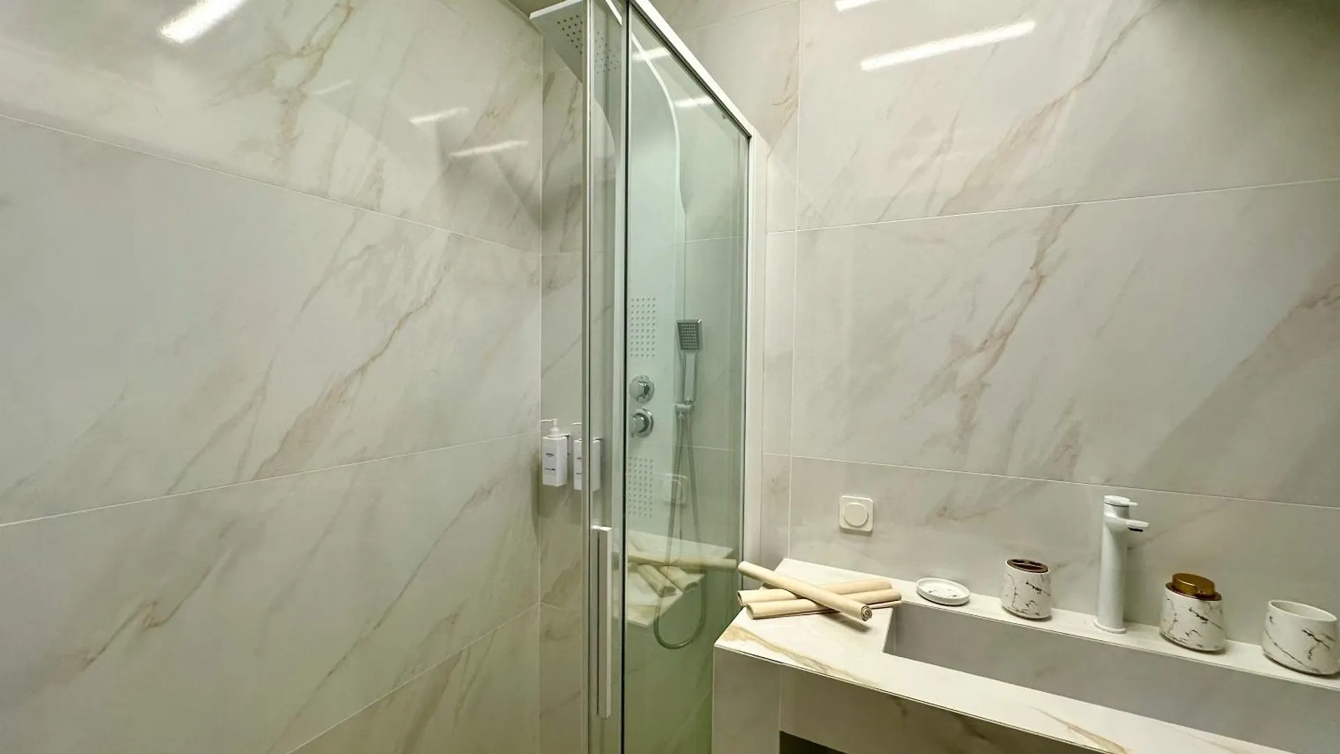 Four Seasons - The Crown Apartment Salonicco Grecia